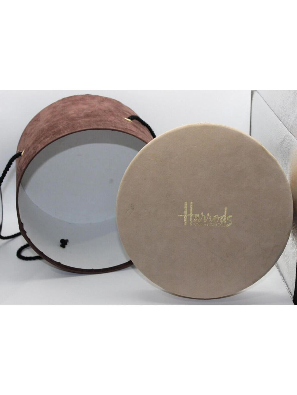 GENUINE VINTAGE HAT BOX HARRODS KNIGHTSBRIDGE CIRCA 1950’s BROWN VELVET 8.5 x 6